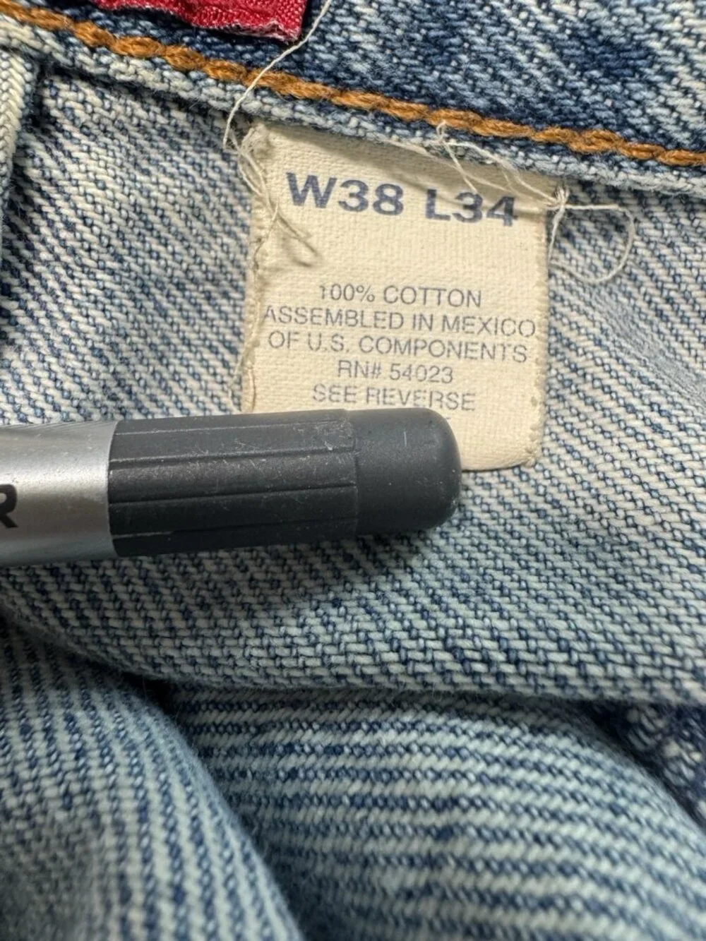 Old Navy Size 38x34 Mens Jeans Relaxed Fit (Actual Inseam 33.5) Light Wash